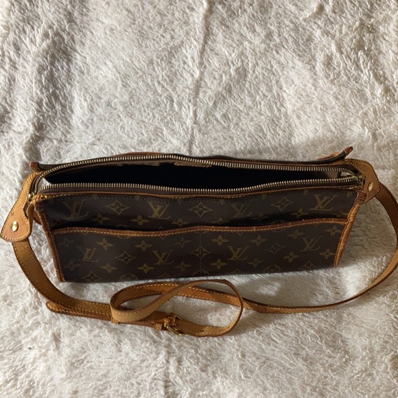 Auth Louis Vuitton Popincourt Bag - Picture 3 of 15